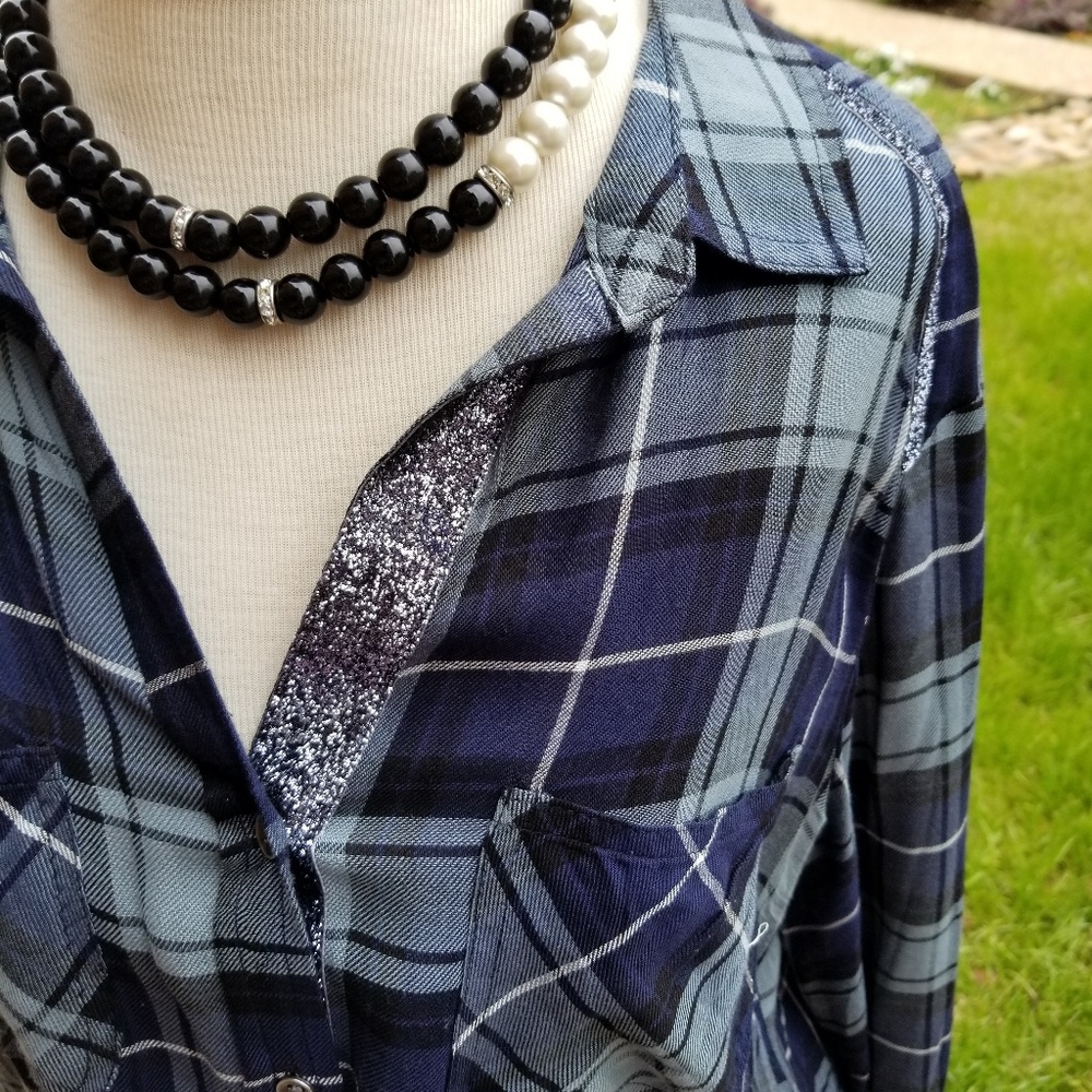 Ladies Rock and Republic long sleeve shirt